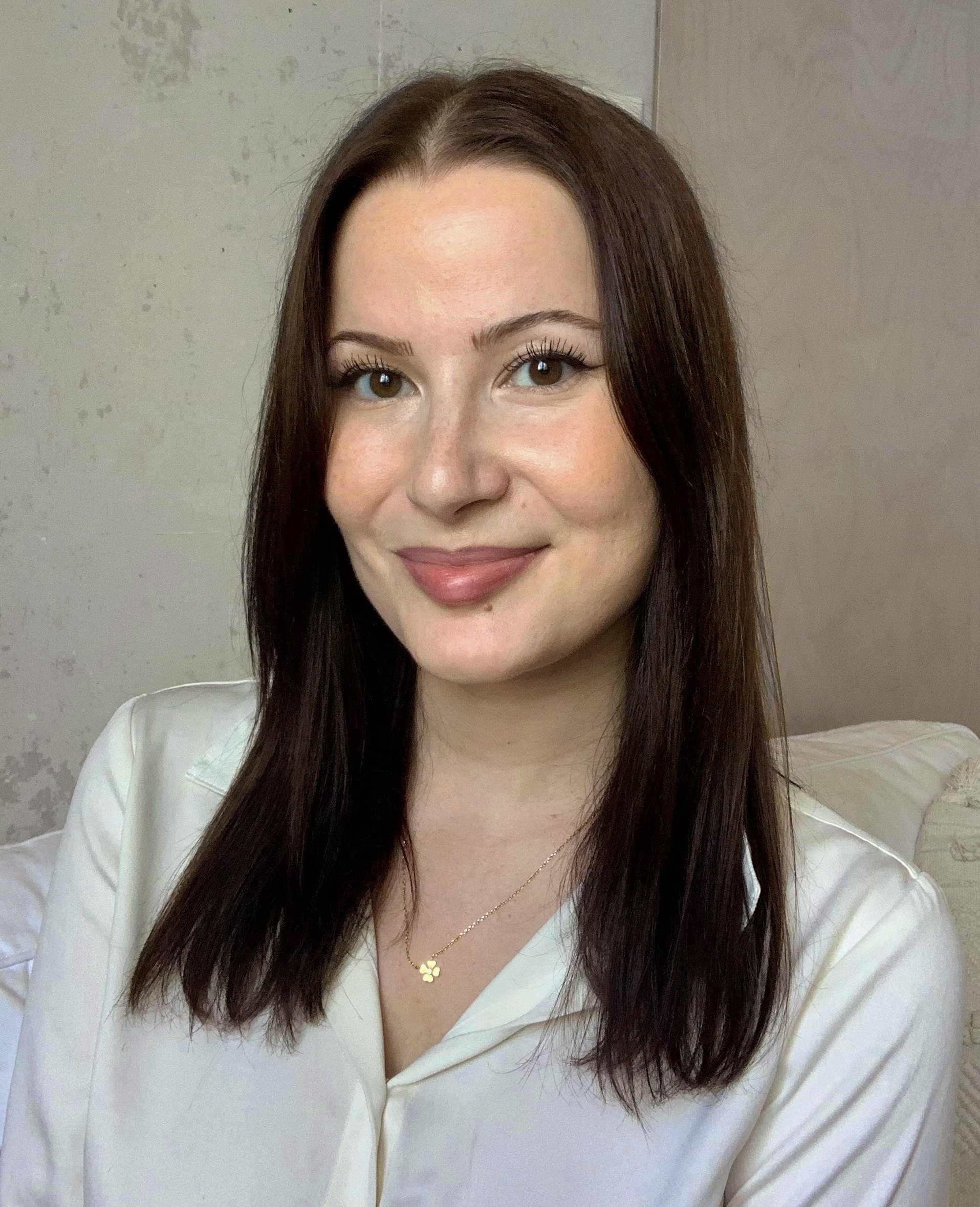 Réka Komáromi, Psichologist